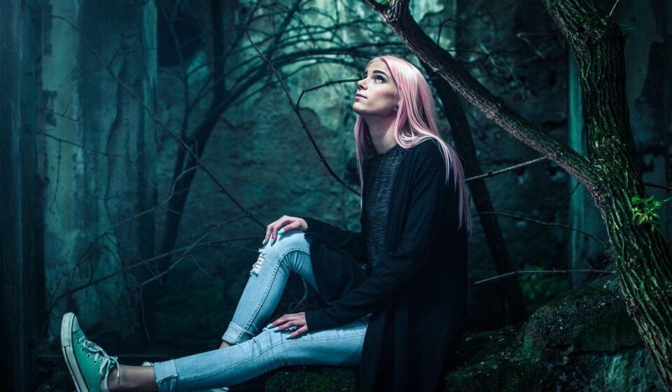 young woman, portrait, woods, fashion, hairstyle, nature, style, stylish woman, sit, sitting, forest, trees, look up, looking up, female, adult, footwear, model, outdoors, woman