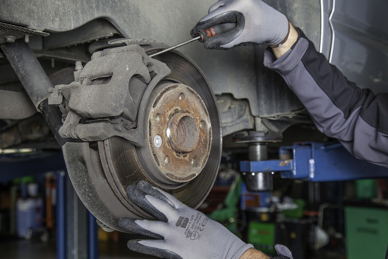 brake disc, workshop, car wallpapers, automobile, service, mechanic, technology, vehicle, screws, repair, screwdriver, car, towing, damage, inspection, brake disc change, brake change, brake shoes, brake pads, brake lining, auto repair shop