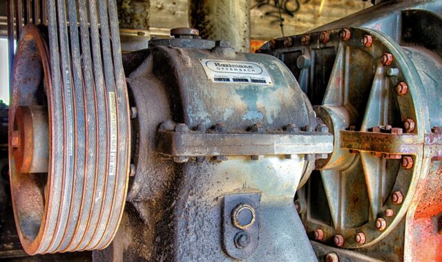 engine, drive, technology, mechanics, machine, detail shot, factory, metal, industry, v-belt, old, defect, plant, lost places, pforphoto, transience, nature, broken