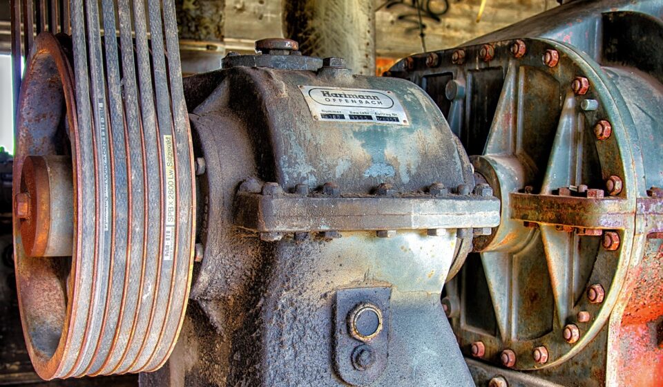 engine, drive, technology, mechanics, machine, detail shot, factory, metal, industry, v-belt, old, defect, plant, lost places, pforphoto, transience, nature, broken