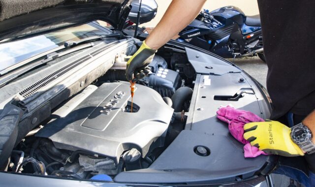oil, engine, changing the oil, maintenance, vehicle, car, car wallpapers, services, mechanic