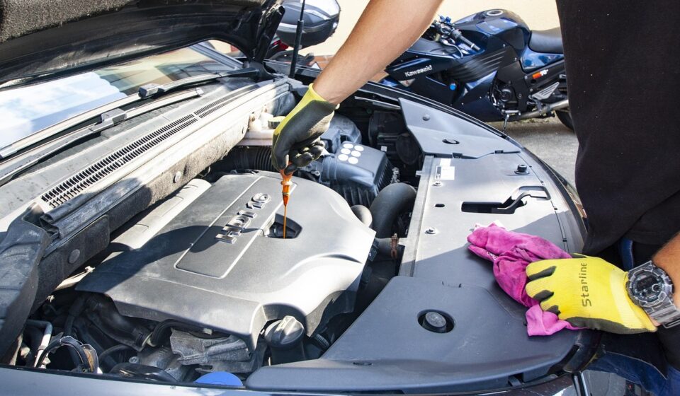 oil, engine, changing the oil, maintenance, vehicle, car, car wallpapers, services, mechanic