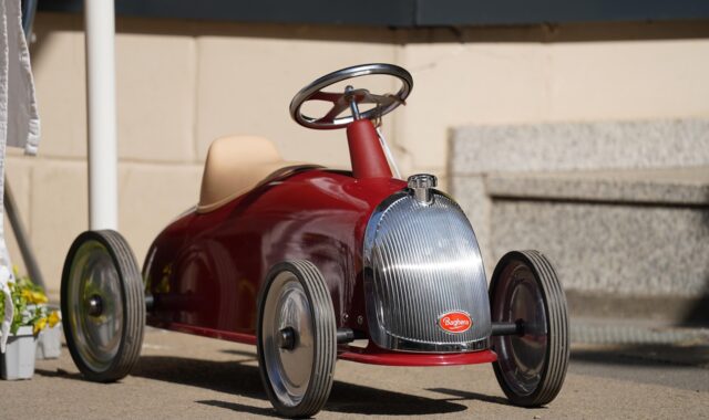 toy car, model car, child's car, miniature car, kid's car, ride-on car, ride-on toy car