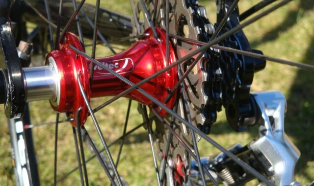 road bike, rear wheel, rear axle