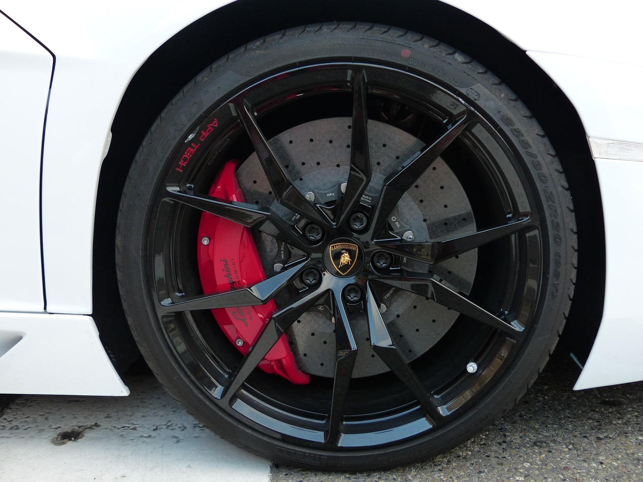 wheel, rim, disc brake, brake, sports car, disc brake, disc brake, brake, brake, brake, brake, brake, sports car