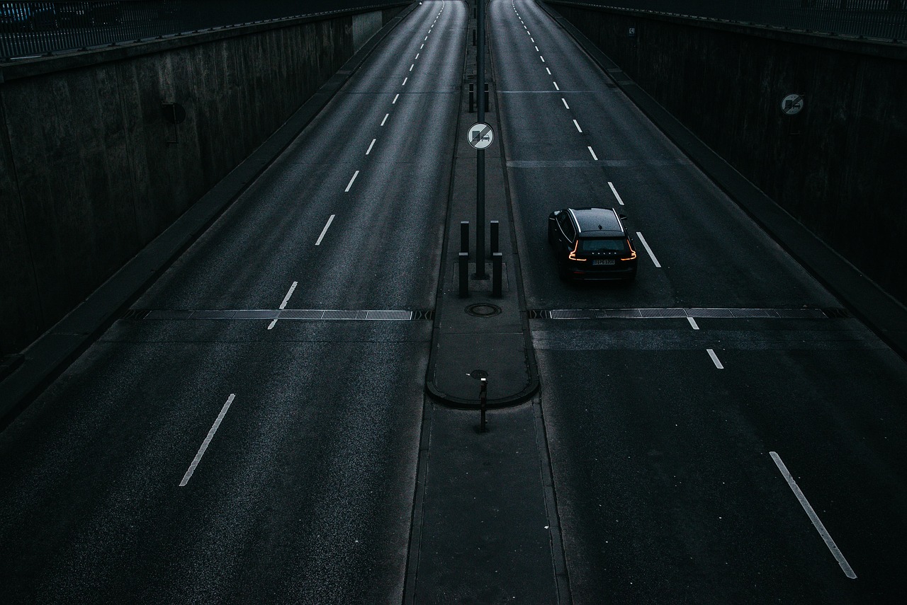 road, highway, car, travel, automobile, car wallpapers, vehicle, roadway, traffic, urban, city, asphalt, dark
